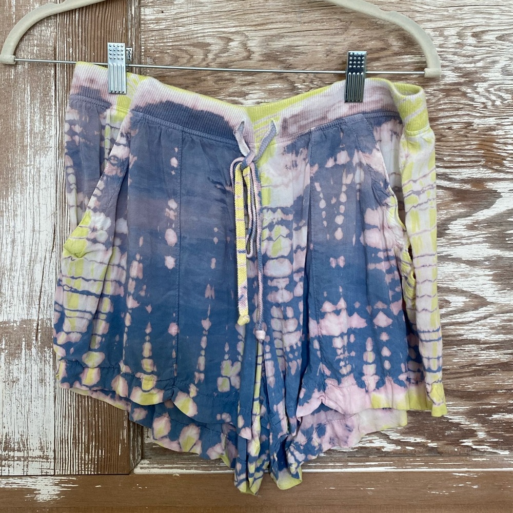 Hard tail tie-dye print loose fitted shorts